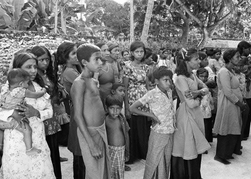 މާވަށް 1982 - އޭރު ހުންނެވި ރައީސްލްޖުމްހޫރިއްޔާ އަލްއުސްތާޒު މައުމޫނު އަބްދުލް ޤައްޔޫމަށް މަރުހަބާ ކިޔުމުގެ ތެރެއިން