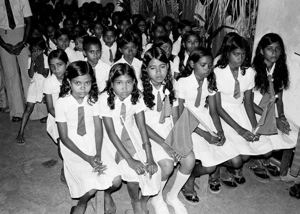 މާވަށް 1982 - އޭރު ހުންނެވި ރައީސްލްޖުމްހޫރިއްޔާ އަލްއުސްތާޒު މައުމޫނު އަބްދުލް ޤައްޔޫމަށް މަރުހަބާ ކިޔުމުގެ ތެރެއިން