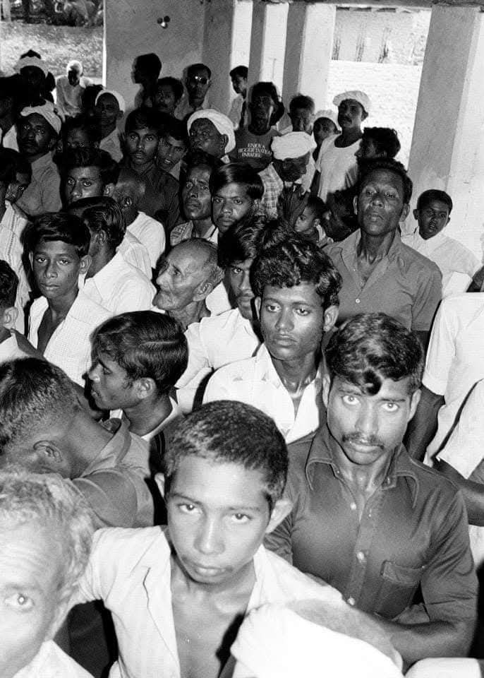 މާވަށް 1982 - އޭރު ހުންނެވި ރައީސްލްޖުމްހޫރިއްޔާ އަލްއުސްތާޒު މައުމޫނު އަބްދުލް ޤައްޔޫމަށް މަރުހަބާ ކިޔުމުގެ ތެރެއިން